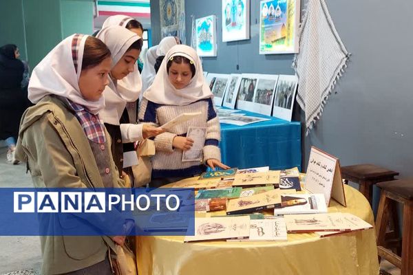 مراسم تجلیل از برگزیدگان جشنواره های فرهنگی هنری کانون‌ فرهنگی وتربیتی حضرت زینب (س) ناحیه۳ شیراز 