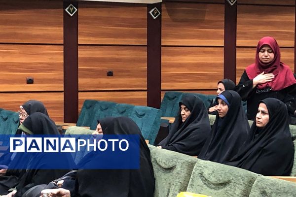 برگزاری جلسه آموزشی پژوهشی کمیسیون اقوام و فرق و مذاهب در سالن فدک ناحیه 2 شهرری 