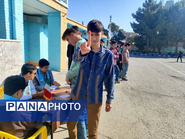 انتخابات شورای دانش آموزی در دبیرستان شاهد ابوذر غفاری نیشابور 