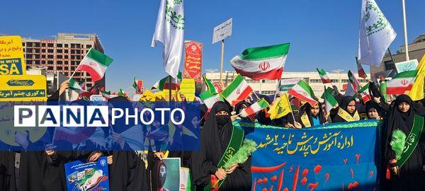 اجتماع عظیم دانش‌آموزان شهر مشهد به مناسبت روز دانش‌آموز