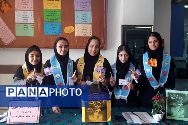 برگزاری انتخابات شورای دانش‌آموزی در دبیرستان فرزانگان قائمشهر