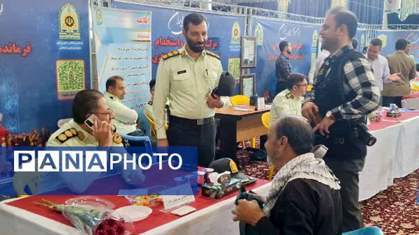 میز خدمت فرماندهی انتظامی استان مرکزی؛ پل ارتباطی بین مردم و پلیس در هفته انتظامی