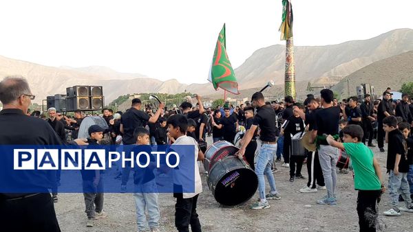 آیین زنجیر زنی و عزاداری روز تاسوعای حسینی