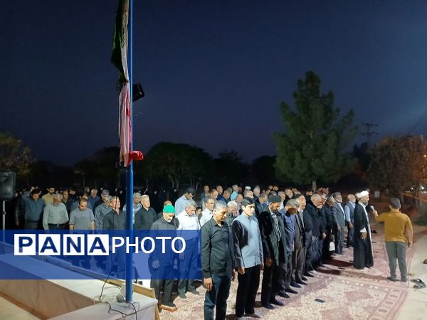 مراسم شبی با شهدا در محل گلزار شهدای روستای بزنجرد شهرستان خلیل‌آباد