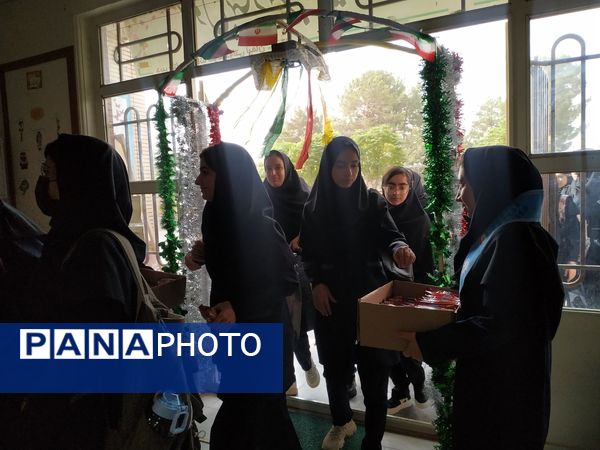 جشن آغاز سال تحصیلی جدید در دبیرستان نمونه ایمان 