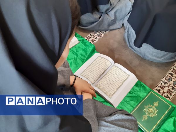 برگزاری محفل انس با قرآن در دبیرستان نور اردبیل