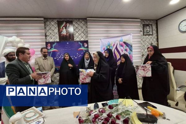 تقدیر از بانوان شاغل در اداره آموزش و پرورش کهریزک 