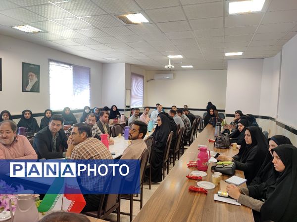 نشست صمیمی مدیر آموزش و پرورش سملقان با مسئول بسیج فرهنگیان 