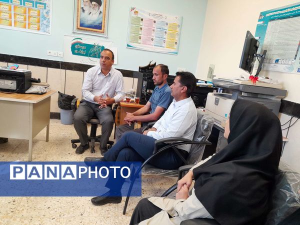 جلسه انجمن اولیا و مربیان در دبیرستان مادرمهربان خلیل آباد