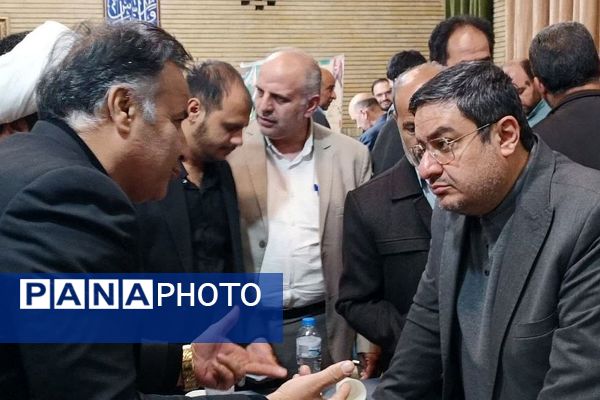 برپایی میزخدمت باحضور مسئولان و نمایندگان قوای مجریه و مقننه در بخش خاوران شهرستان ری