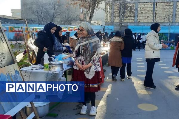 برپایی بازارچه هنرهای دستی در هنرستان ثمین