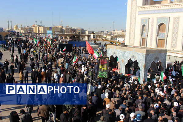 جلوه‌هایی از حضور نوجوانان در مراسم تشییع و خاکسپاری شهدای گمنام