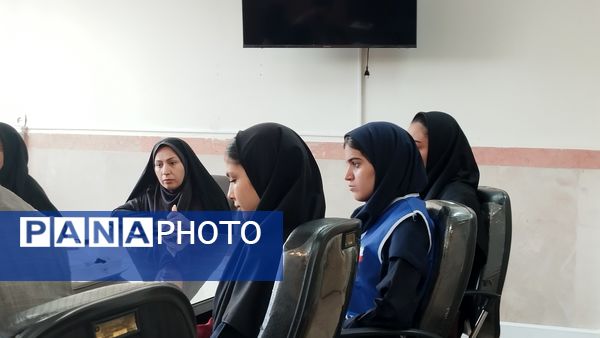 جلسه همکاری کمیته امداد و شورای دانش‌آموزی در آموزش و پرورش ناحیه ۲ کرج و شهرستان فردیس 