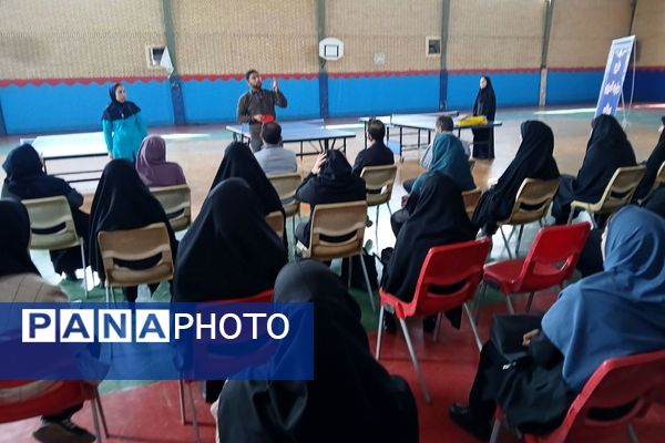 کارگاه تنیس روی میز برای آموزگاران؛ گامی برای اجرای دقیق طرح مهارت آموزی