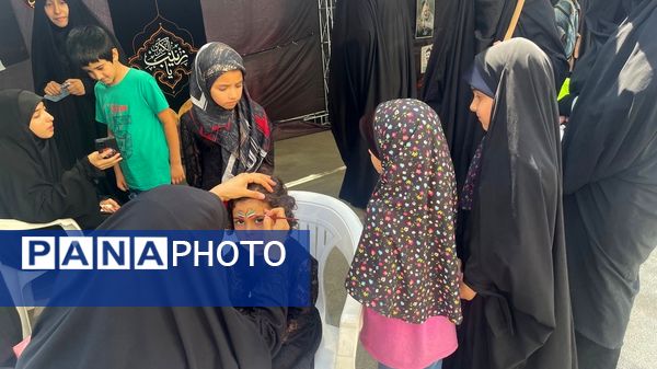 بازآفرینی مسیر عشق؛ جاماندگان اربعین در شبیه‌سازی مواکب نجف تا کربلا گردهم آمدند‌.