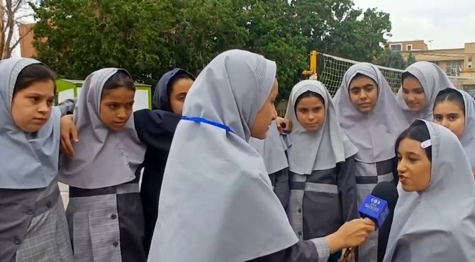 دانش آموزان دبستان کوثر ناحیه 5 از روز دختر گفتند