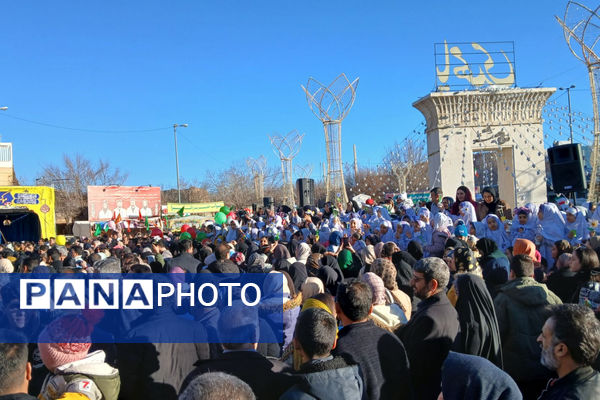 برپایی موکب‌های دانش‌آموزی در آباده برای میلاد جشن موعود