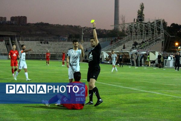 برد شیرین تراکتور در خانه مقابل آلمینیوم اراک