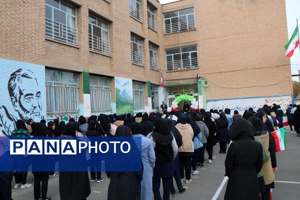 تجلیل مدیرکل آموزش و پرورش آذربایجان غربی از دانشآموز سخنران در نشست با رئیس جمهور