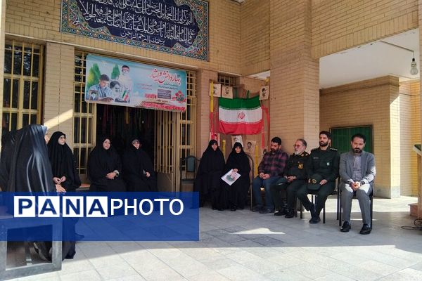 برگزاری جشن به مناسبت هفته دفاع مقدس و میلاد سیدالکریم در ناحیه یک شهرری 