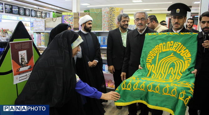 جشن دوسالگی فروشگاه لوازم التحریر پروا با خدام حرم رضوی در شهر یزد
