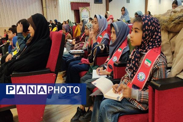 کلاس آموزشی خبرنگاری در کانون مهر تابان نیشابور