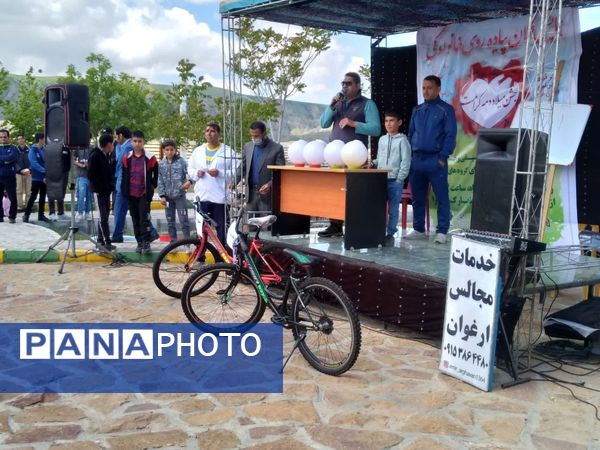 همایش پیاده‌روی خانوادگی و جشن میلاد دهه کرامت در شهرستان راز و جرگلان