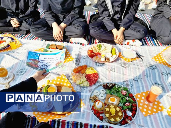 جشنواره صبحانه سالم در دبیرستان علی افشارنژاد ناحیه۶ مشهد