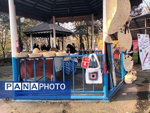 نمایشگاه دست سازه‌ها، نمایش حضور سوادآموزان