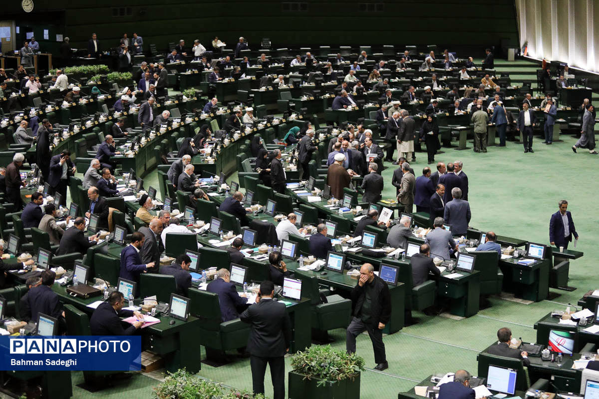 ساعات کاری کارکنان دولت ۴۴ ساعت تعیین شد