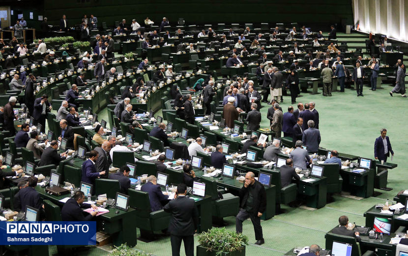 ساعات کاری کارکنان دولت ۴۴ ساعت تعیین شد