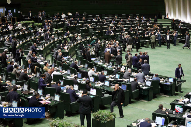 ساعات کاری کارکنان دولت ۴۴ ساعت تعیین شد