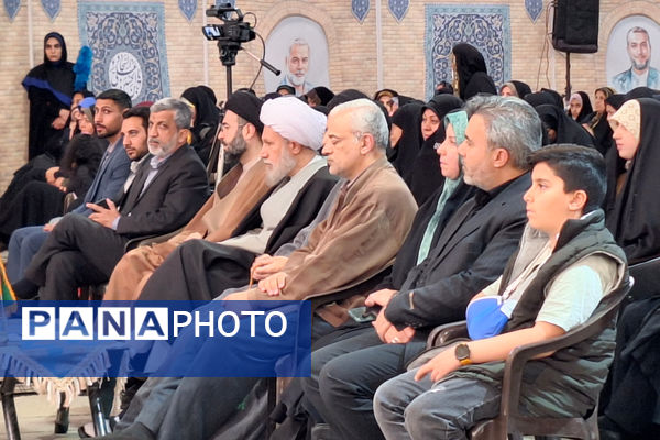 «ضیافت نور» دیدار رمضانی جمعی از بانوان شیراز ، با نماینده ولی فقیه در فارس