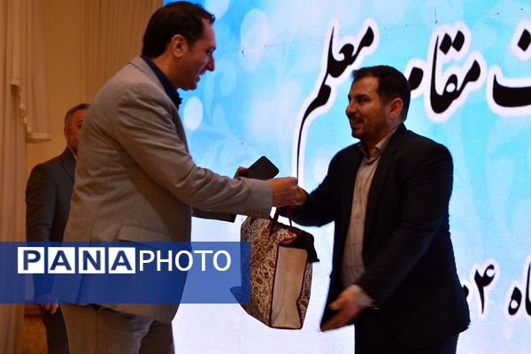 برگزاری مراسم گرامیداشت مقام معلم در بهارستان‌دو