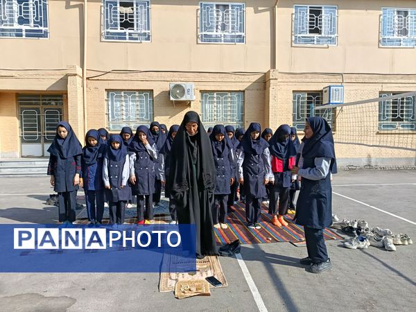 اقامه نماز باران در دبیرستان دخترانه یک وکیلی 3
