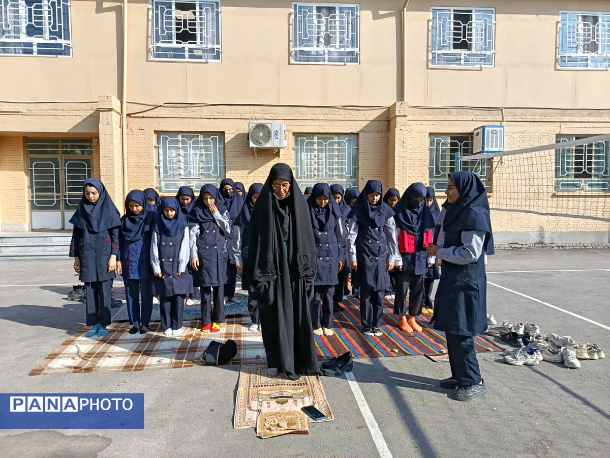 اقامه نماز باران در دبیرستان دخترانه یک وکیلی 3