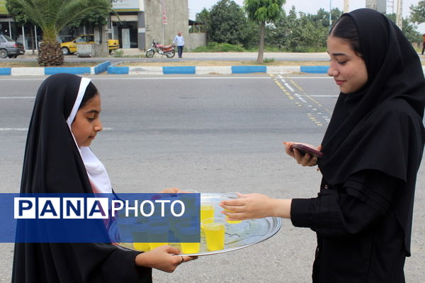 میزبانی دانش‌آموزان گلوگاهی از مسافران و زائران رضوی 