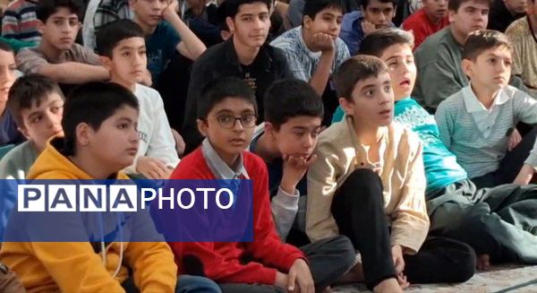 اعتکاف دانش آموزی در کاشمر