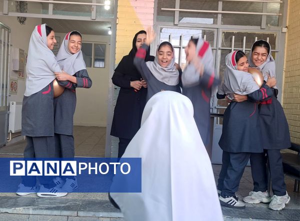 صبحگاه شاد مدارس دخترانه استان اصفهان در قالب طرح «نوجوان شاد ایرانی (نشا)»