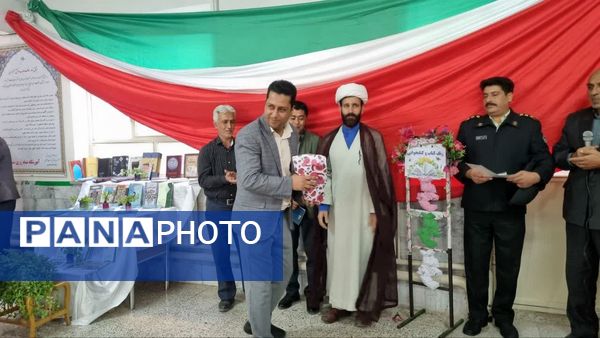 نواخته شدن زنگ کتاب و کتابخوانی در دبیرستان سمیه نوخندان