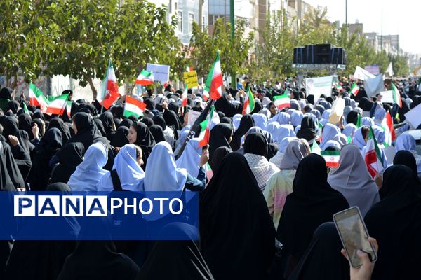 تجلی اقتدار مردم بهارستان در راهپیمایی ۱۳ آبان