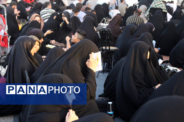 زمزمه عاشقانه دعای عرفه در یادمان 14 شهید گمنام کوه خضر نبی(ع)