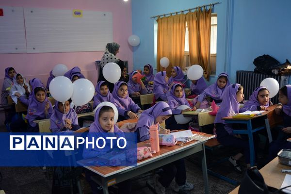 جشن میلاد حضرت زینب(س) با حضور مادر پرستار در دبستان علویان بهارستاندو