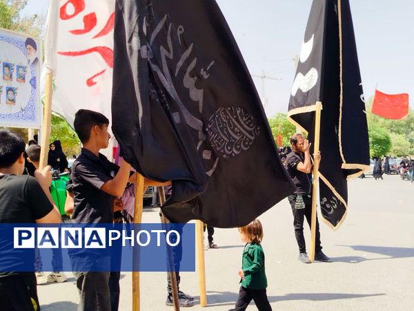 حماسه زنجیرزنی در فدافن؛ عزاداری دهه اول محرم با حضور پرشور جوانان