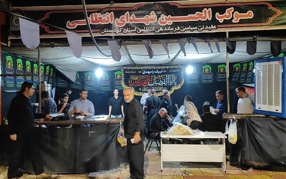 خدمت‌رسانی موکب‌الحسین(ع) شهدای انتظامی به زائران اربعین حسینی در سنندج