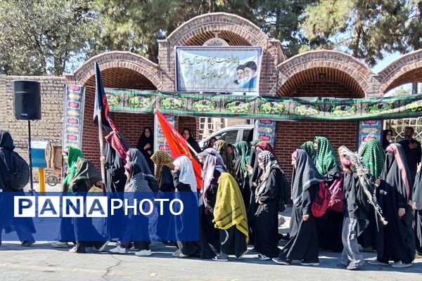 جاماندگان اربعین حسینی در  راهپیمایی حرم تا حرم نیشابور 