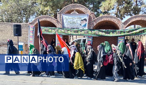 جاماندگان اربعین حسینی در  راهپیمایی حرم تا حرم نیشابور 