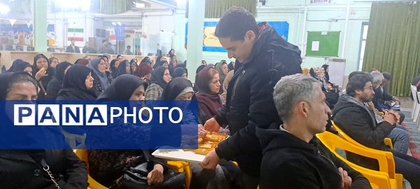 جلسه آموزش خانواده ویژه والدین پایه‌های دهم و یازدهم در دبیرستان شاهد ابوذر غفاری 