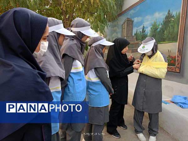 بیست وهفتمین مانور سراسری زلزله وایمنی در دبیرستان فرزانگان ۴ ناحیه یک