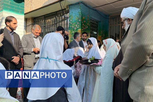 روز معنویت در مدرسه محدثه شاهد ورامین؛ از نماز باران تا زنگ عتبات عالیات